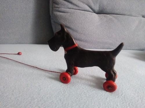 Antiker nachzieh hund von vor - nachzieh-hund,