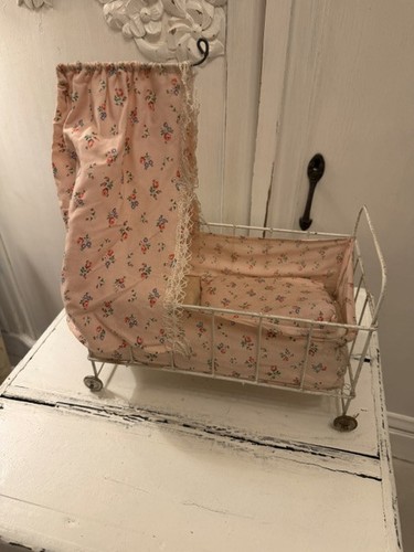Antikes puppenbett aus metall - puppenbett,