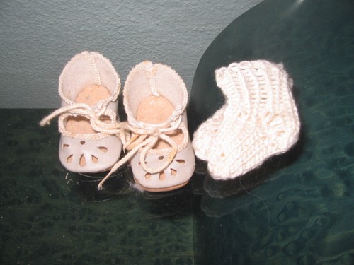 Alte wachstuchpuppenschuhe - alte,
