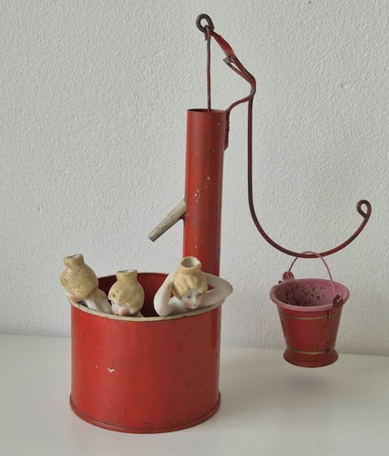 Antiker blechbrunnen mit eimer - blechbrunnen,
