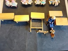 Ganz Alte Puppenstube Schule